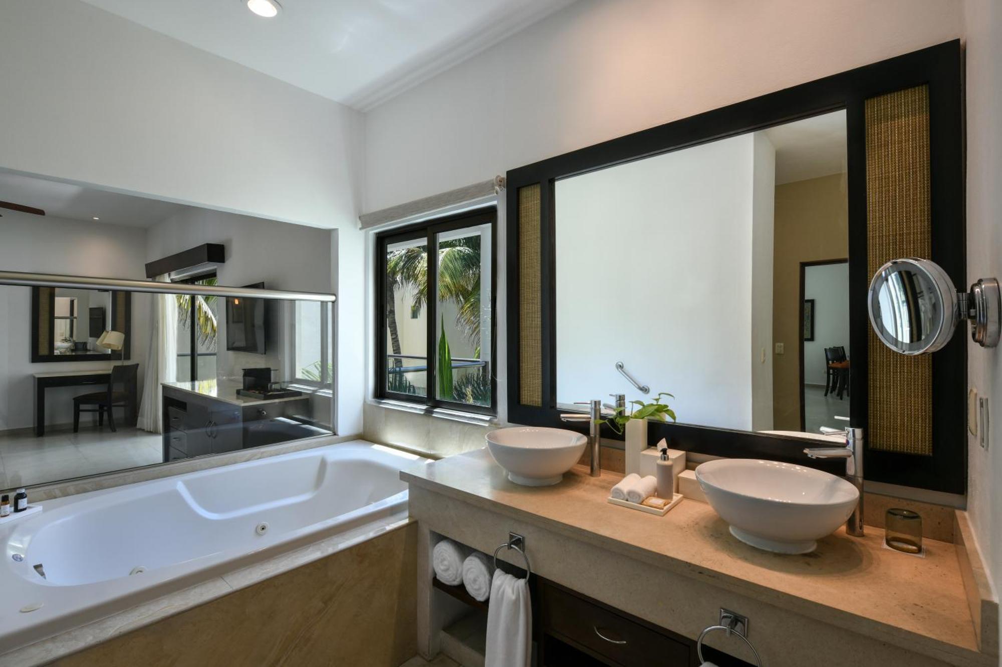 Royal Retreat 1 Bedroom Studio