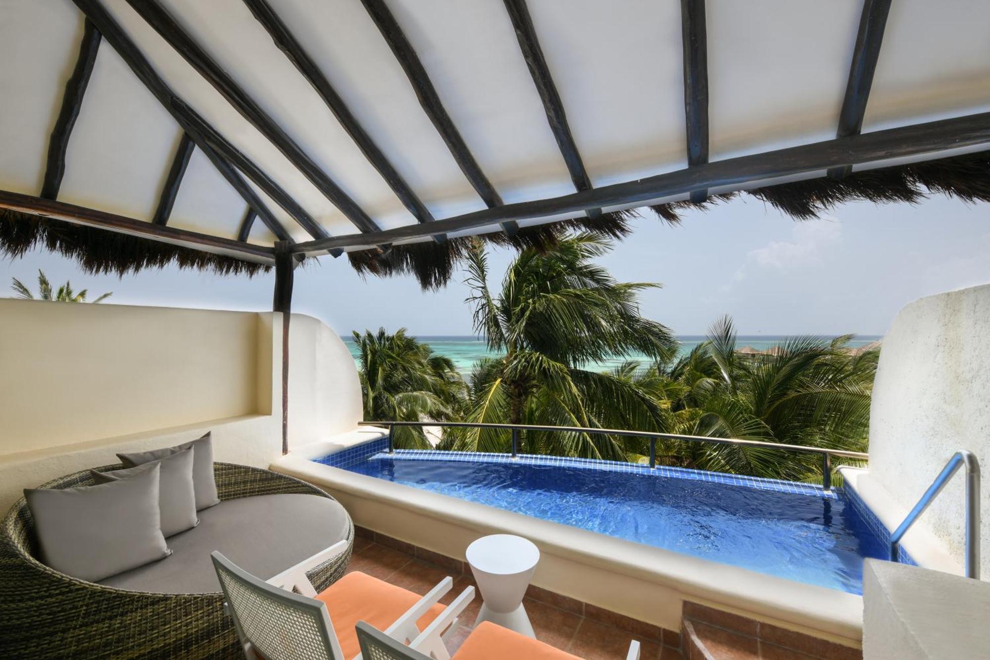 Royal Retreat Private Pool Suite
